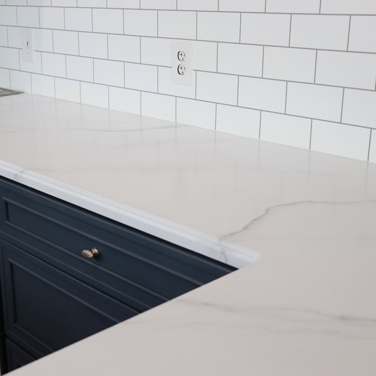 Up close view of the Giani Marble Countertop in White Carrara.